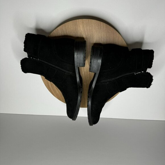 Unisa All Black Ankle Faux Suede Boots Faux Fur Lining Buckle Straps Size 8M - Picture 3 of 6